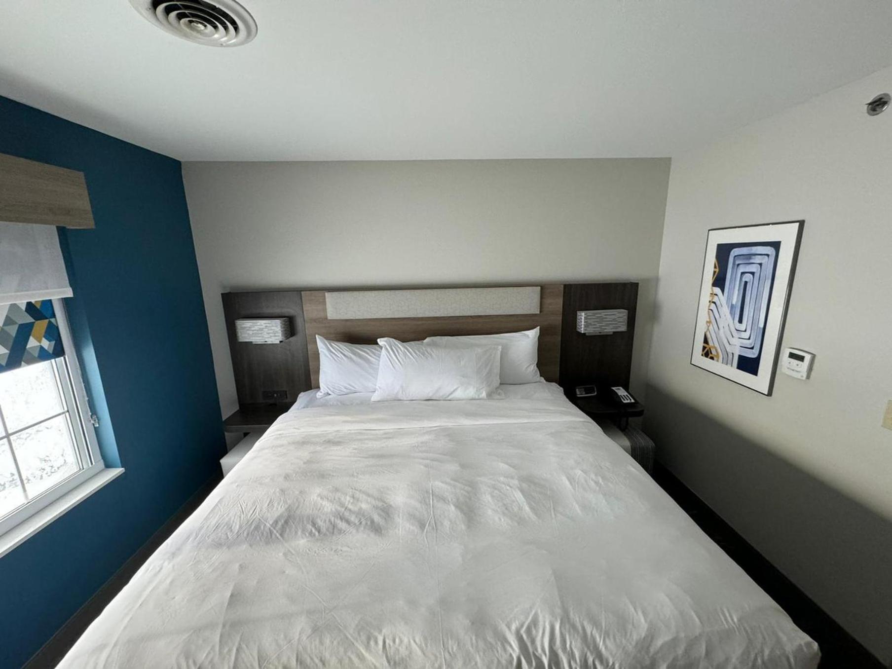 Express & By Ihg Hotel
