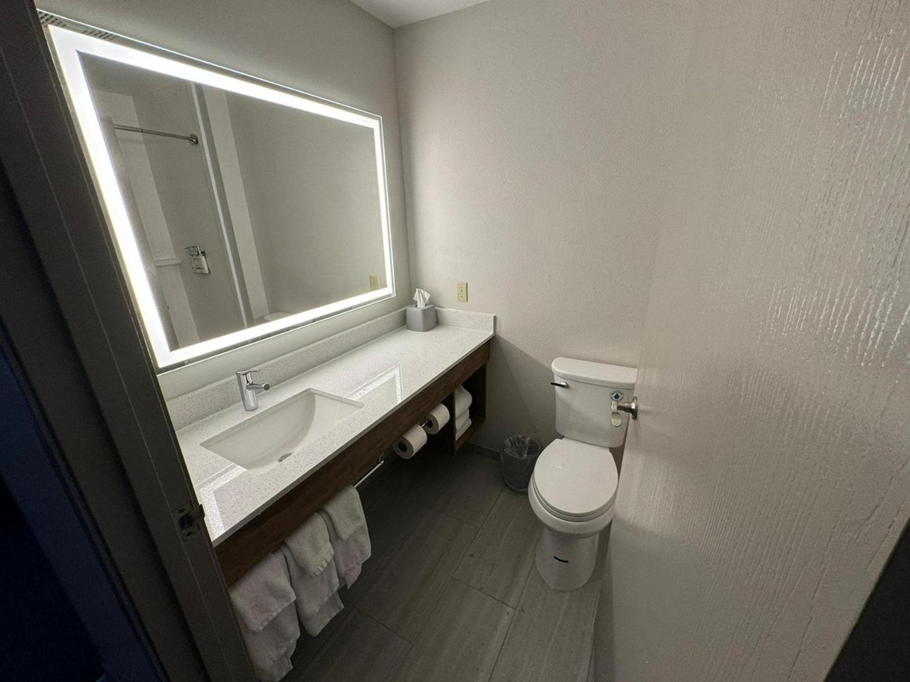Express & By Ihg Hotel Port Washington