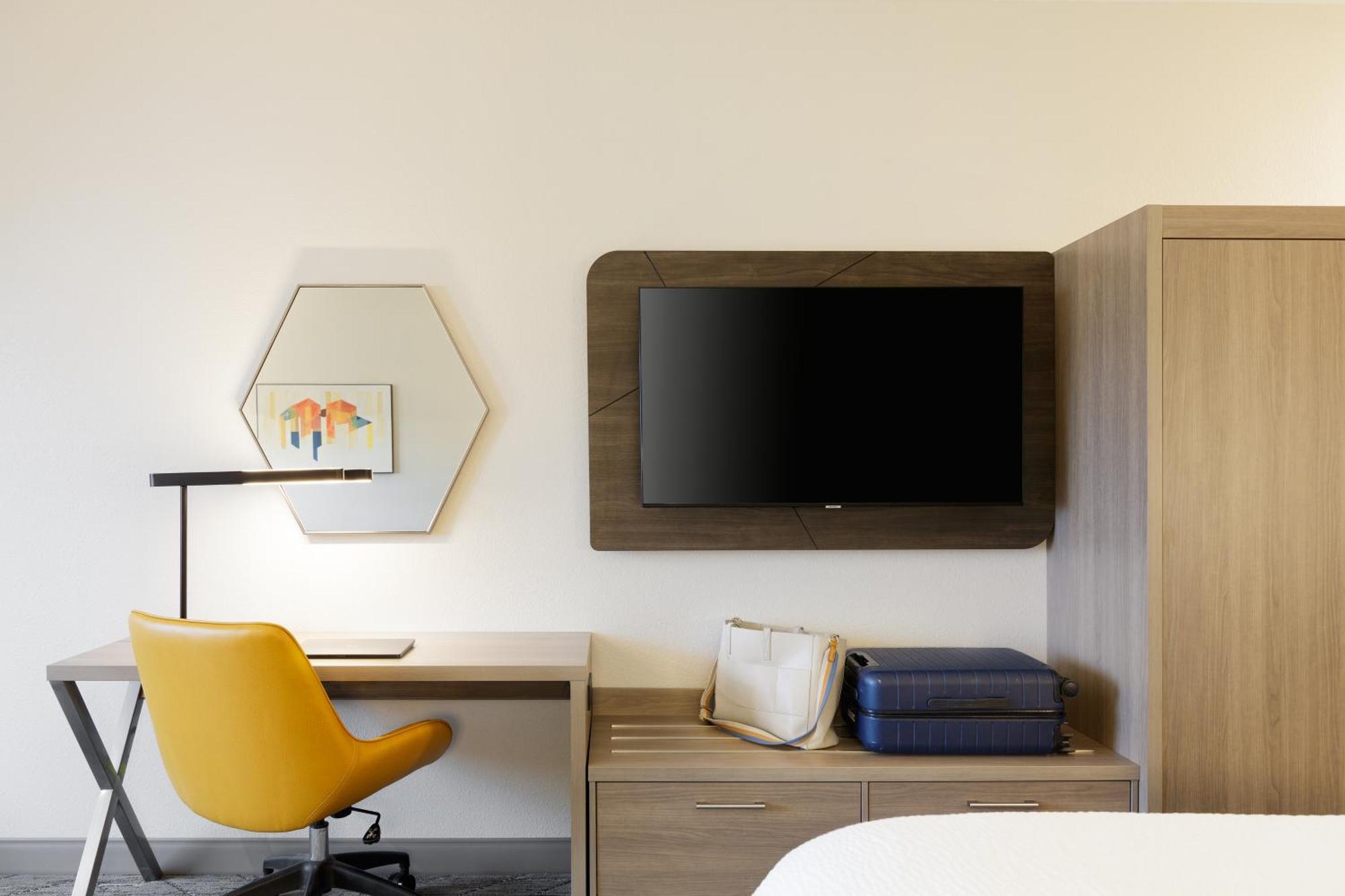 Express & By Ihg Hotel 3*