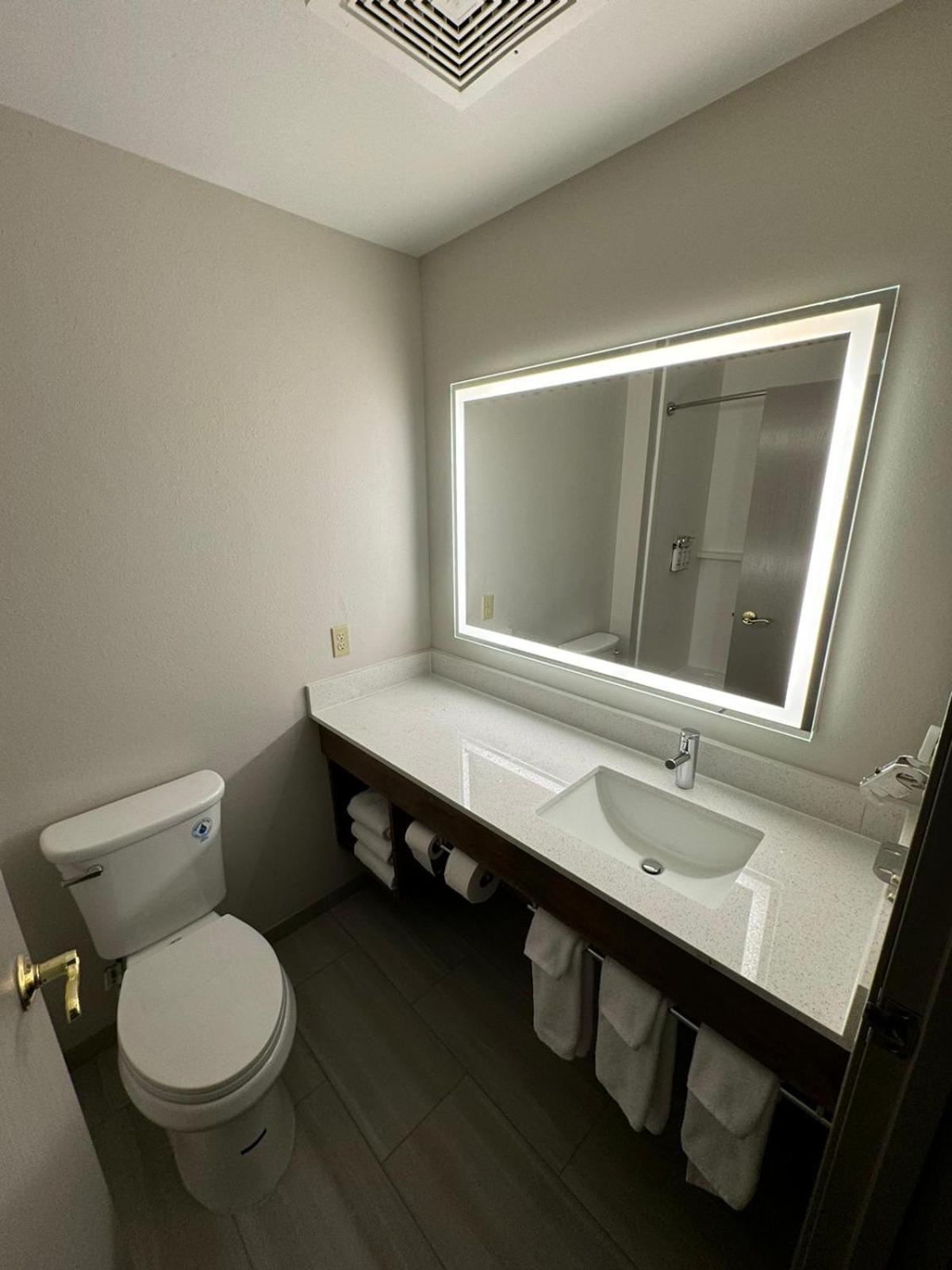 Express & By Ihg 3* Port Washington