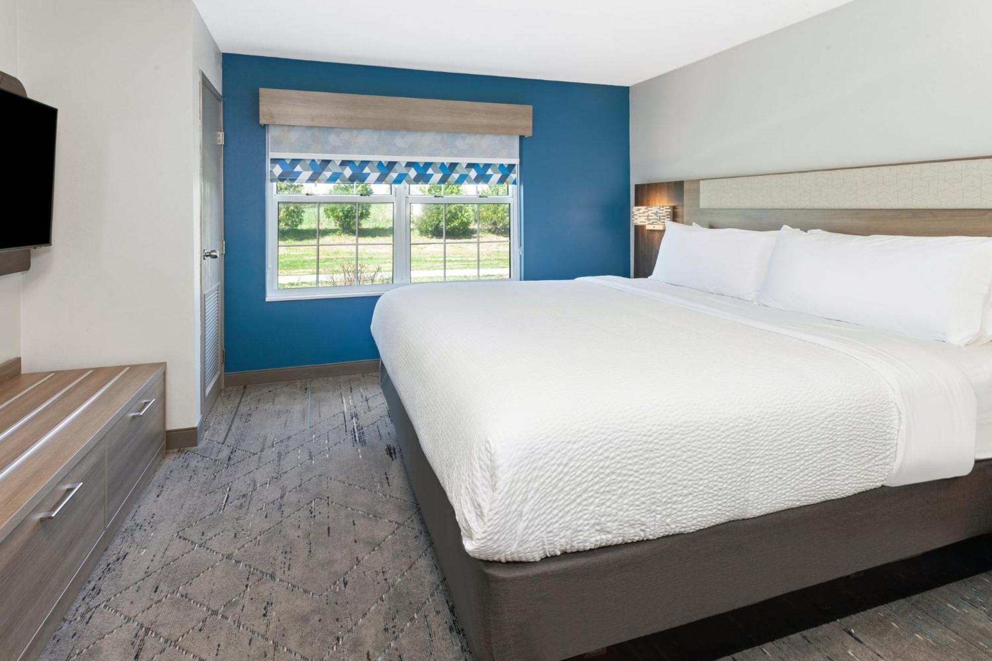 Express & By Ihg