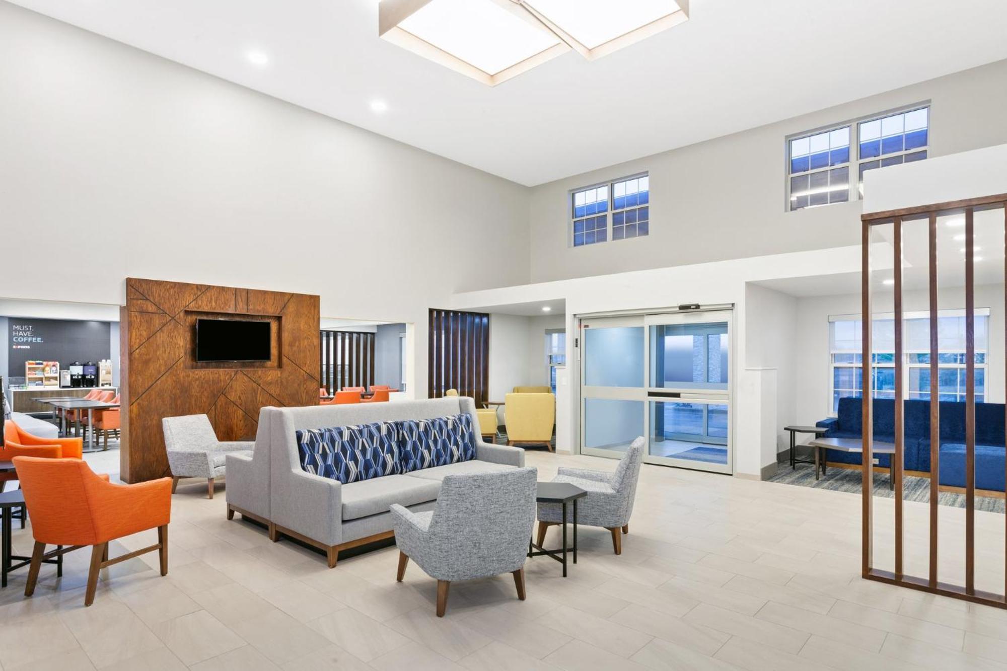 Hotel Express & By Ihg Port Washington